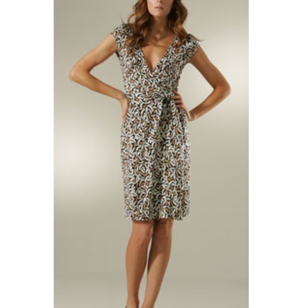 DIANE VON FURSTENBERG 100% Silk Kye Wrap Dress